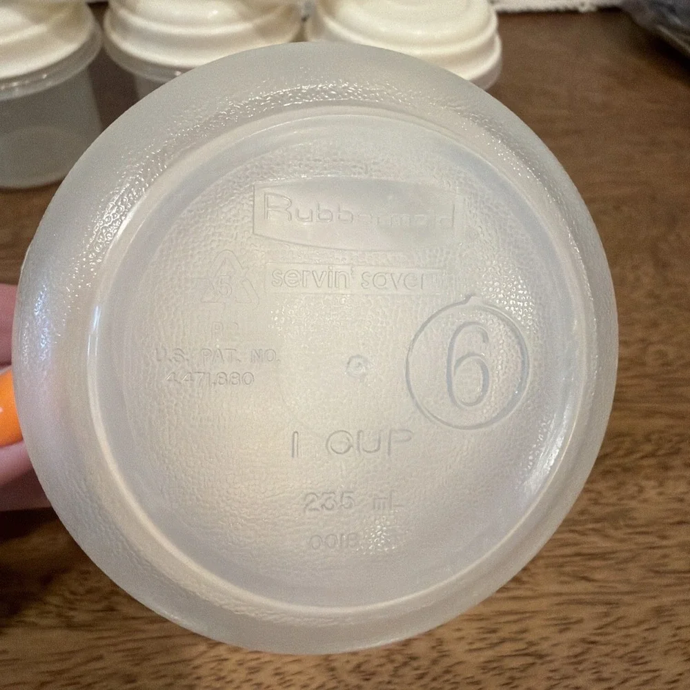 Vintage Rubbermaid Servin Saver‎ Containers (1) 1 Cup #6 & (5) 1/2 Cup #0 Almond